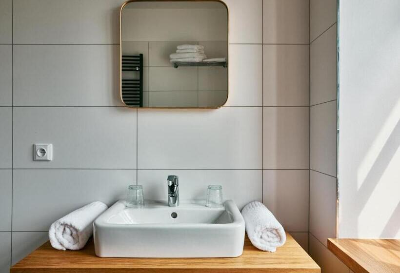 Номер Стандарт, A Hostinec Slunce