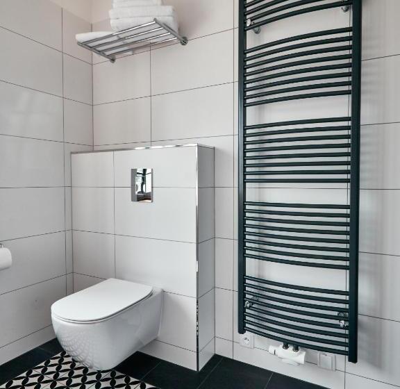 Номер Deluxe, A Hostinec Slunce