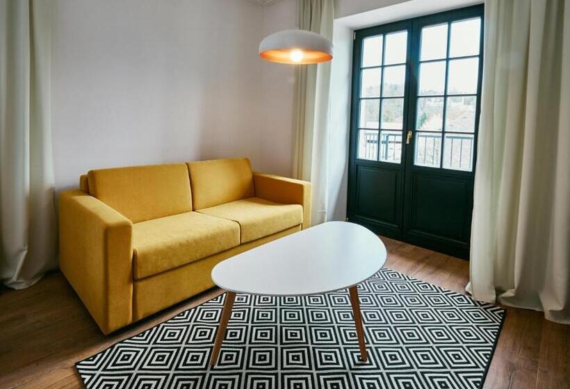 Номер Deluxe, A Hostinec Slunce