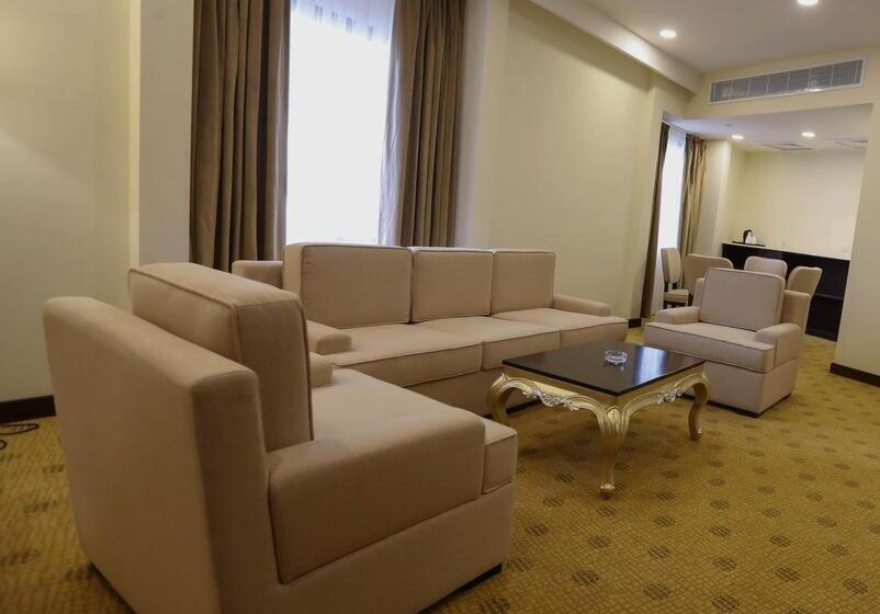 סוויטת ג'וניור דלוקס, Khabti Grand