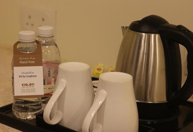 נוף לבריכה, Khabti Grand