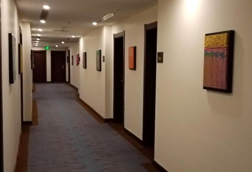 דירת חדר, Khabti Grand