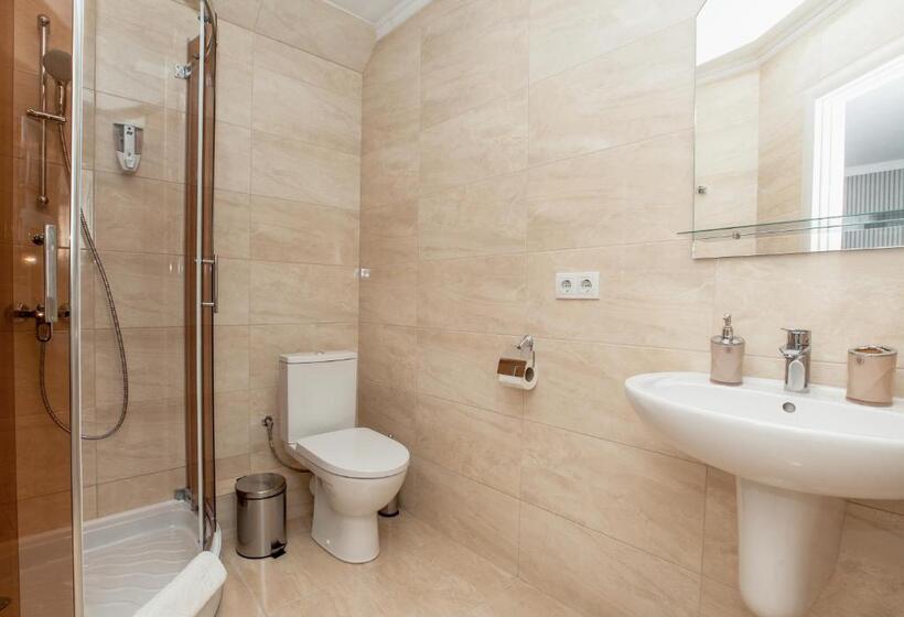 اتاق استاندارد با بالکن, Mon Ami