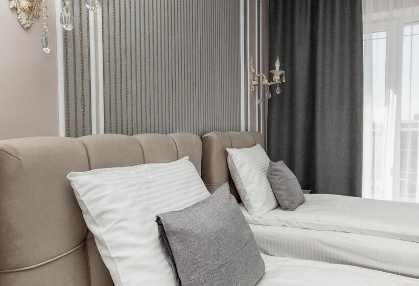 اتاق استاندارد با بالکن, Mon Ami