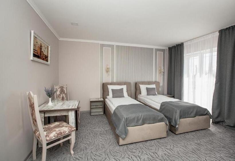 اتاق استاندارد با بالکن, Mon Ami