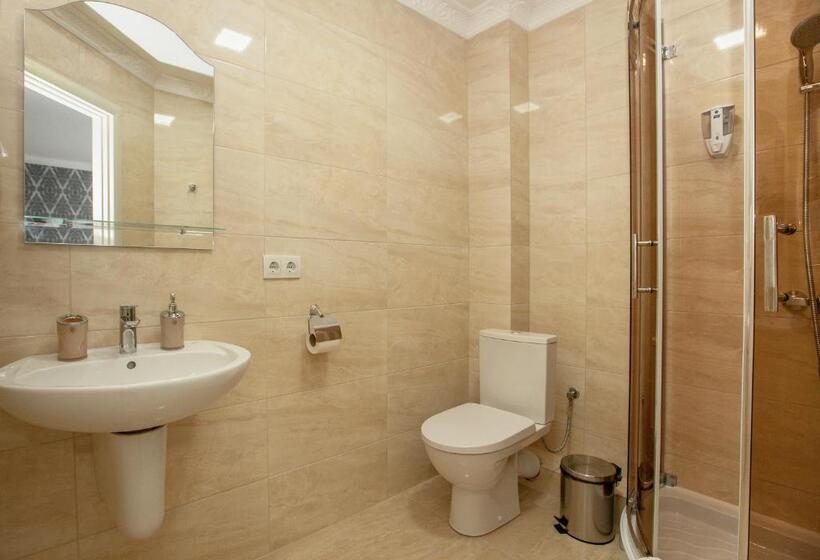 سوییت جونیور با بالکن, Mon Ami