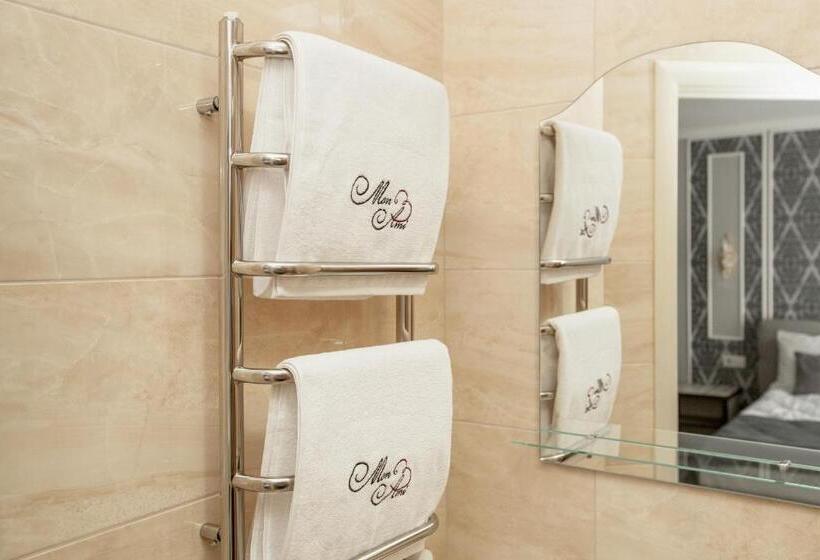 سوییت جونیور با بالکن, Mon Ami