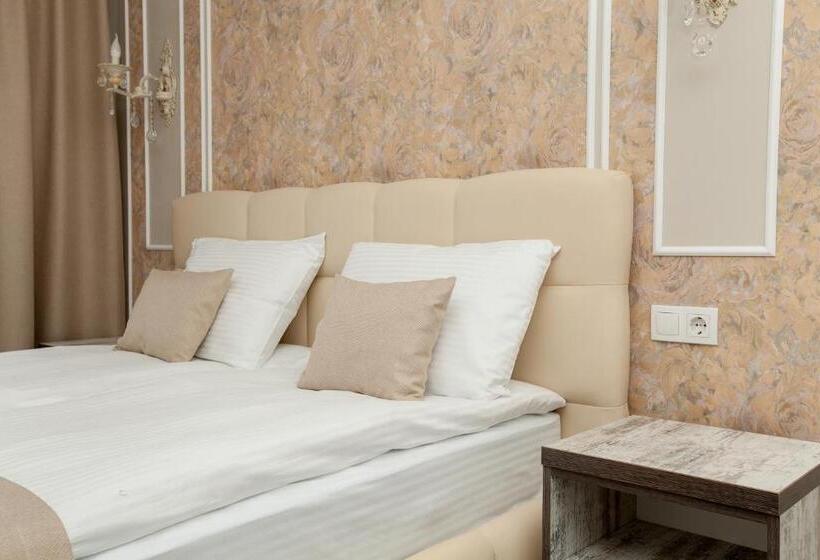 سوییت جونیور با بالکن, Mon Ami