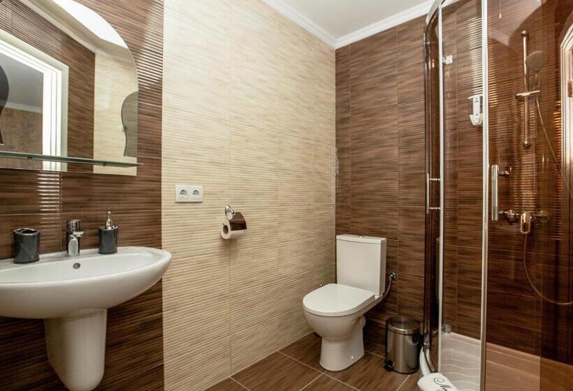 سوییت جونیور با بالکن, Mon Ami