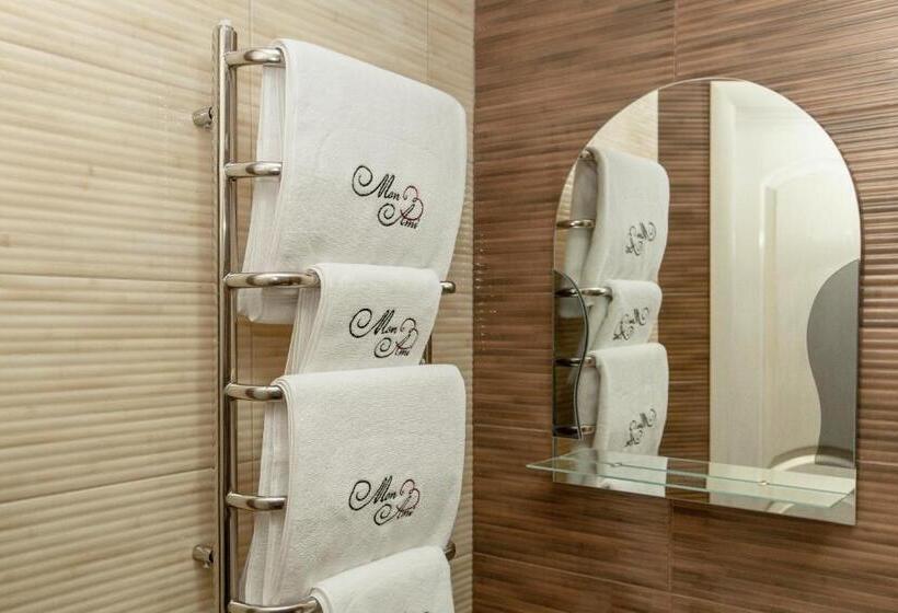 سوییت جونیور با بالکن, Mon Ami