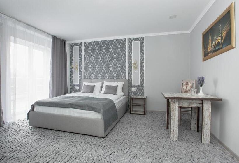 سوییت جونیور با بالکن, Mon Ami