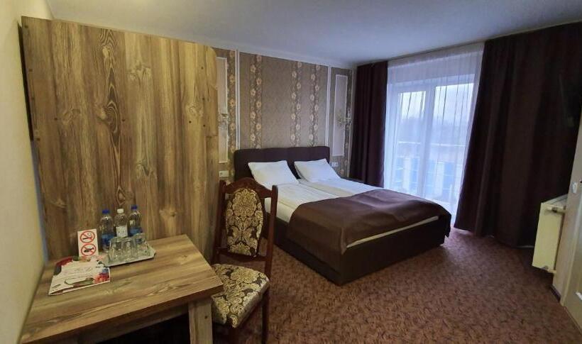 سوئیت جونیور خانوادگی, Mon Ami