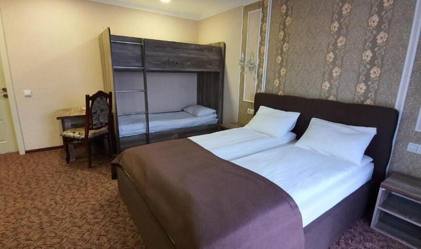 سوئیت جونیور خانوادگی, Mon Ami