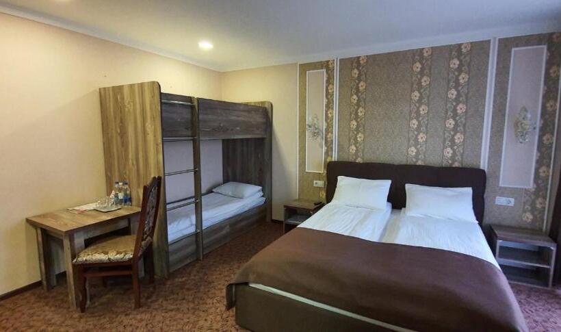 سوئیت جونیور خانوادگی, Mon Ami