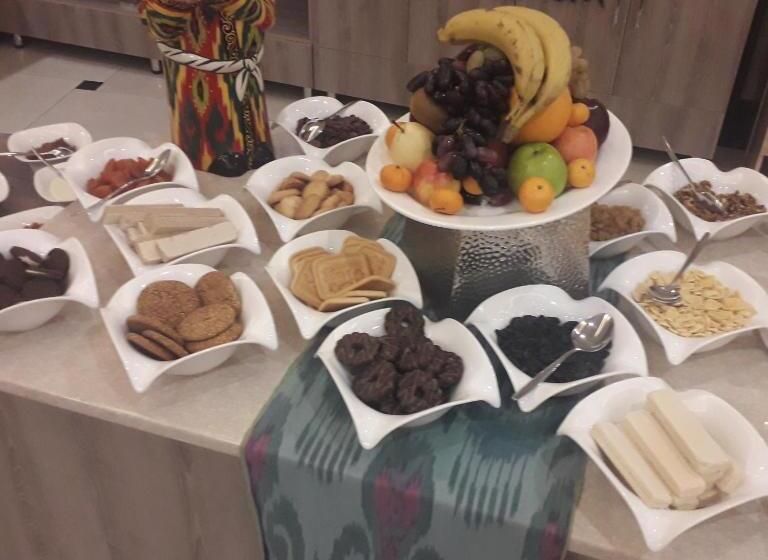 Üç Kişilik Rahat Oda, Hamida