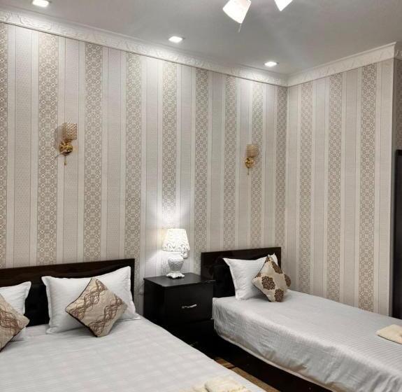 Üç Kişilik Rahat Oda, Hamida