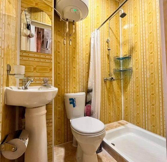 Üç Kişilik Rahat Oda, Hamida