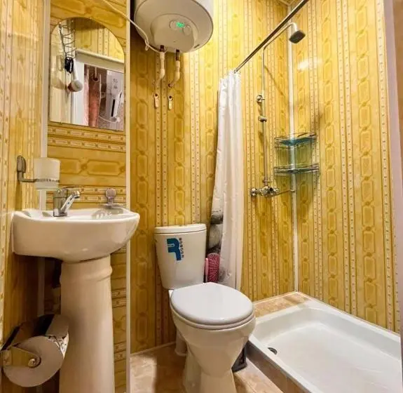 Cameră Triplă Confort, Hamida