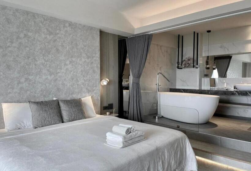 اتاق لوکس با بالکن و چشمانداز دریا, Two Easy Inn