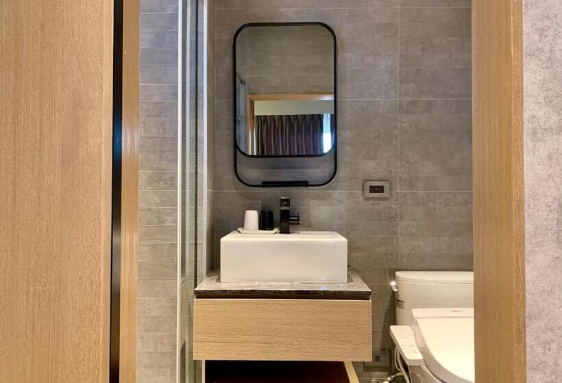 اتاق استاندارد با بالکن و چشمانداز دریا, Two Easy Inn