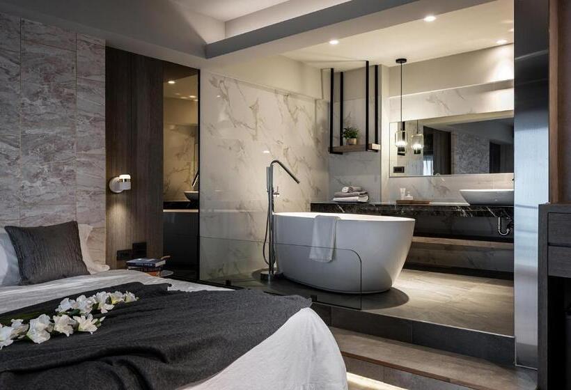 اتاق لوکس با بالکن و چشمانداز دریا, Two Easy Inn