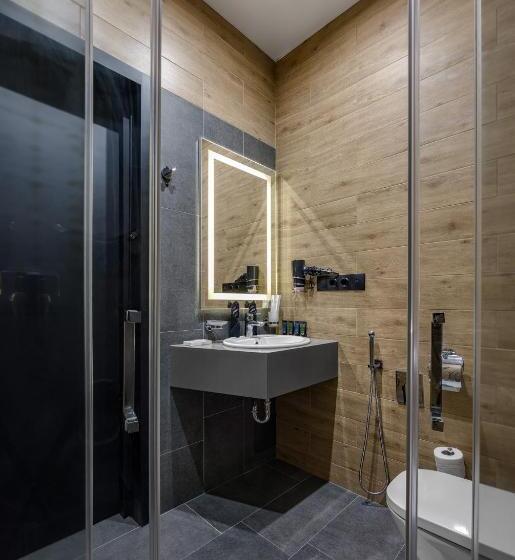 اتاق کلاسیک, святий шарбель