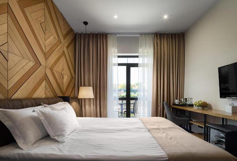 اتاق کلاسیک, святий шарбель