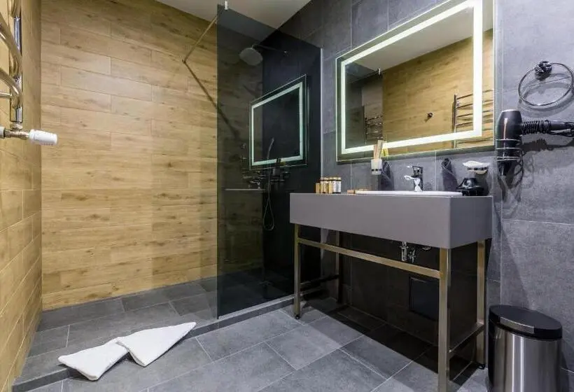 屋根裏部屋風スタンダードルーム, святий шарбель