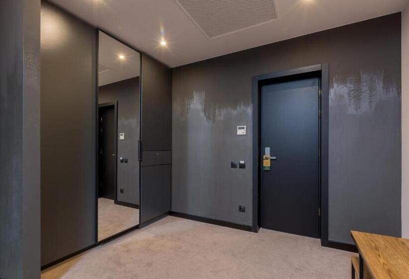 Habitaci�n Est�ndar Abuhardillada, святий шарбель