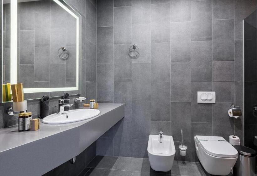 Habitaci�n Est�ndar Abuhardillada, святий шарбель