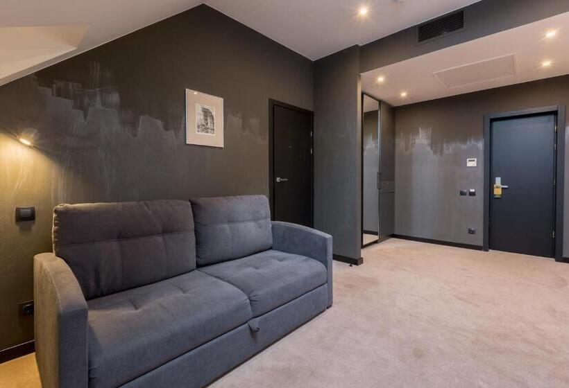 Habitaci�n Est�ndar Abuhardillada, святий шарбель