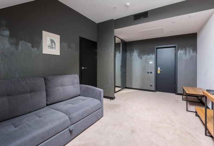 Habitaci�n Est�ndar Abuhardillada, святий шарбель