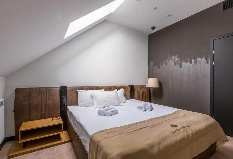 Habitaci�n Est�ndar Abuhardillada, святий шарбель