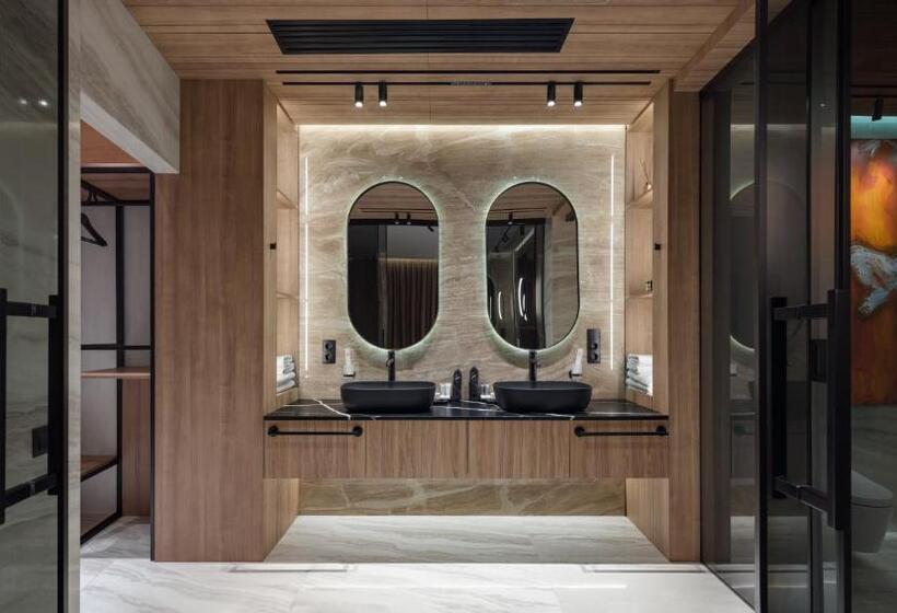 سوئیت پرزیدنت, святий шарбель