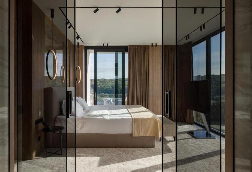 سوئیت پرزیدنت, святий шарбель