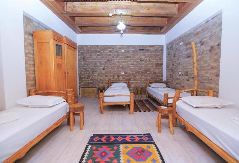 غرفة قياسية رباعية, Dervish Hostel