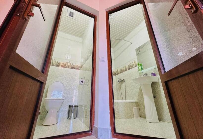 غرفة قياسية رباعية, Dervish Hostel