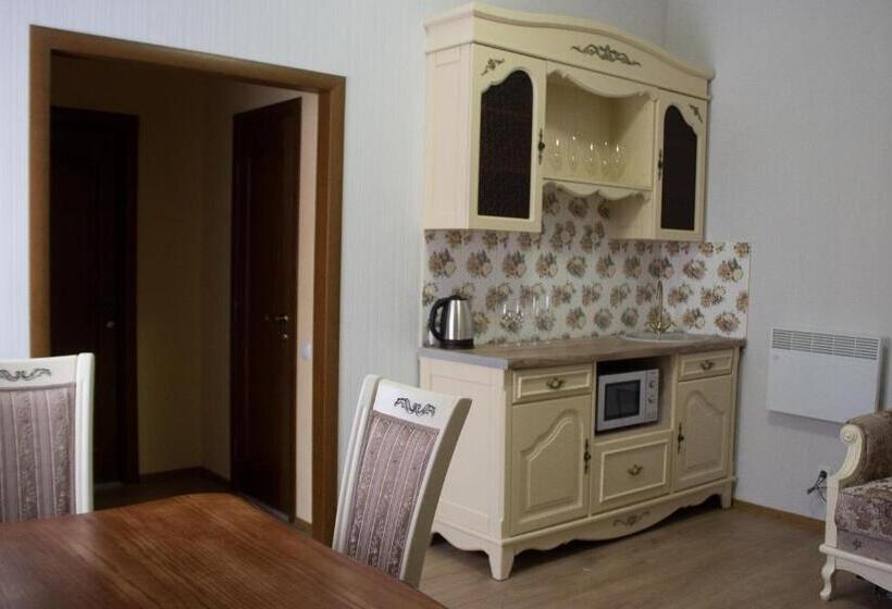 سوییت, арт готель династія