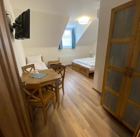 베이직 3인 룸, Resort Rybníček