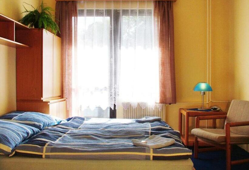 חדר סטנדרט חדר אמבטיה משותף, Na Trojce