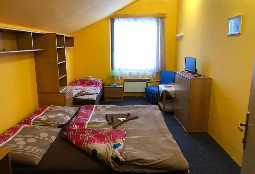 バスルーム共有のトリプルスタンダード, Na Trojce