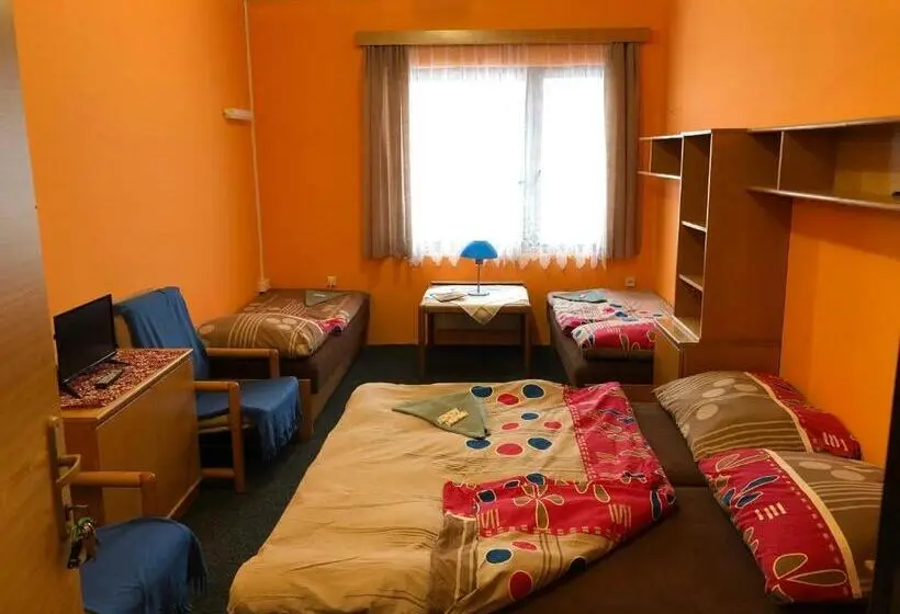 浴室共有スタンダード4人用ルーム, Na Trojce