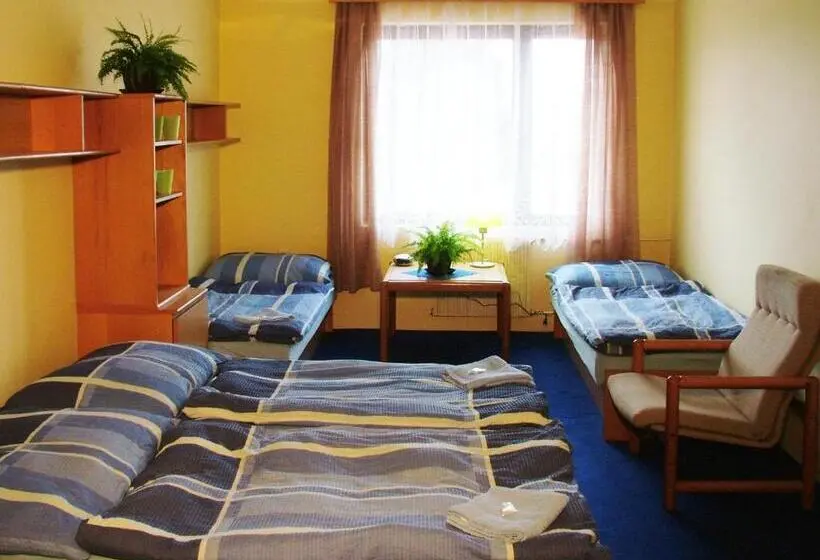 浴室共有スタンダード4人用ルーム, Na Trojce