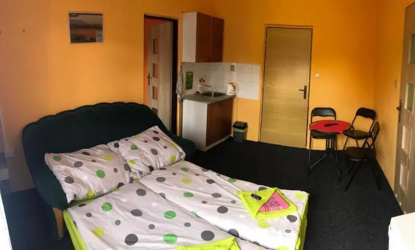 バルコニー付スイート, Na Trojce