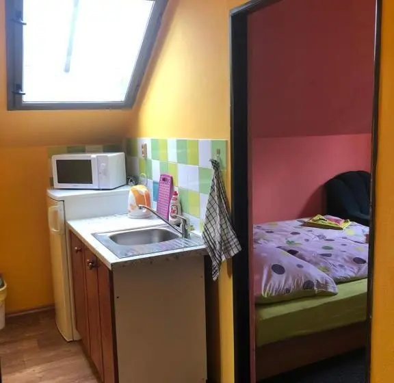 2ベッドルームアパートメント, Na Trojce