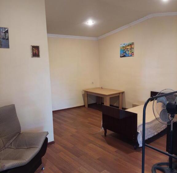 اتاق اکونومی, Guesthouse Cottage