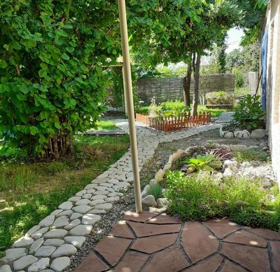 اتاق اکونومی, Guesthouse Cottage