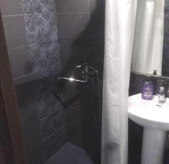 اتاق اکونومی, Guesthouse Cottage