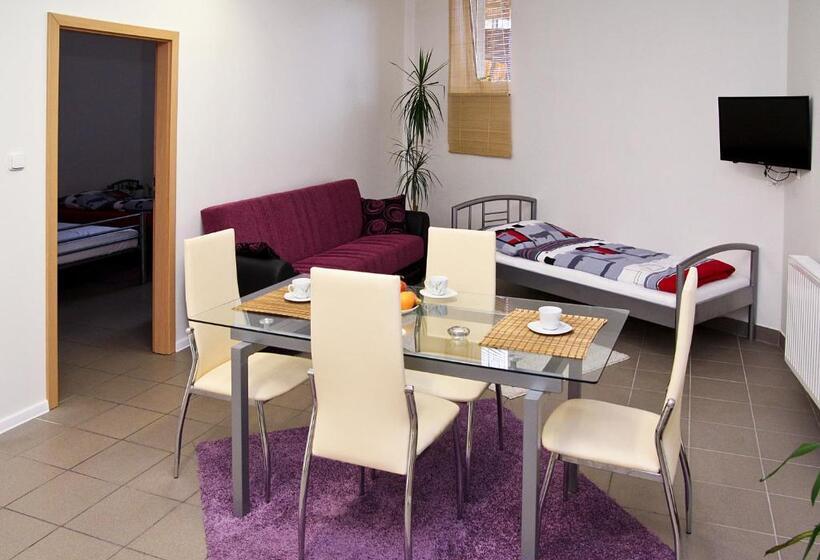 شقة عائلية, Pension U Pálenice