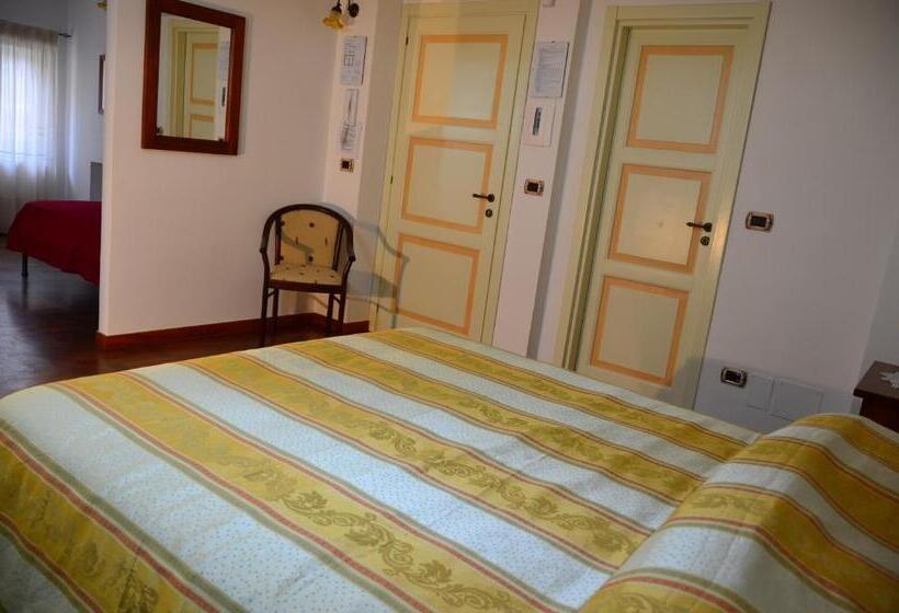 스탠다드 트리플 룸 테라스, Donna Alda Affittacamere